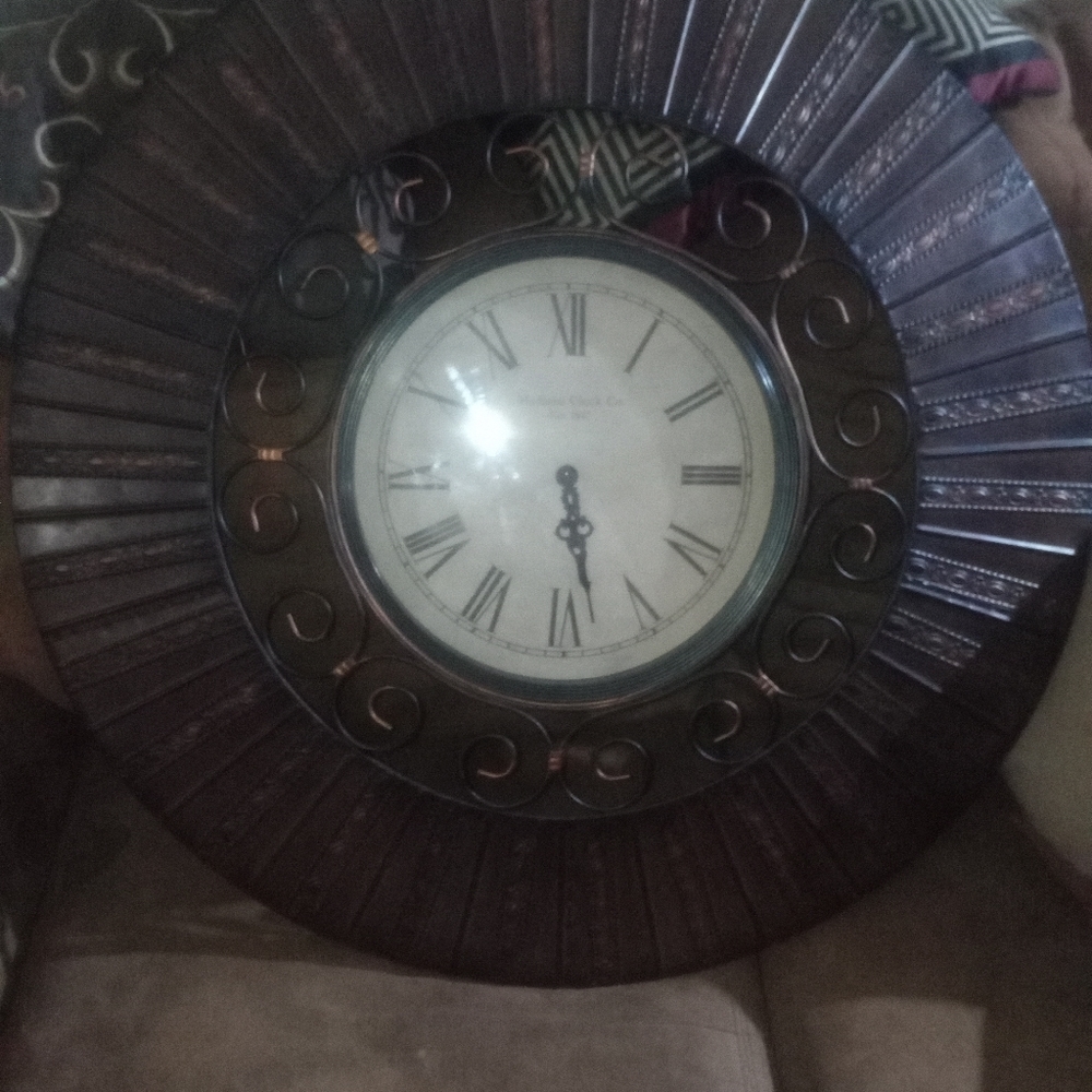 Clock - Picture 4 of 5